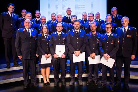 Slavnostna podelitev listin o napredovanju v čine gasilski častnik, višji gasilski častnik in visoki gasilski častnik (37)